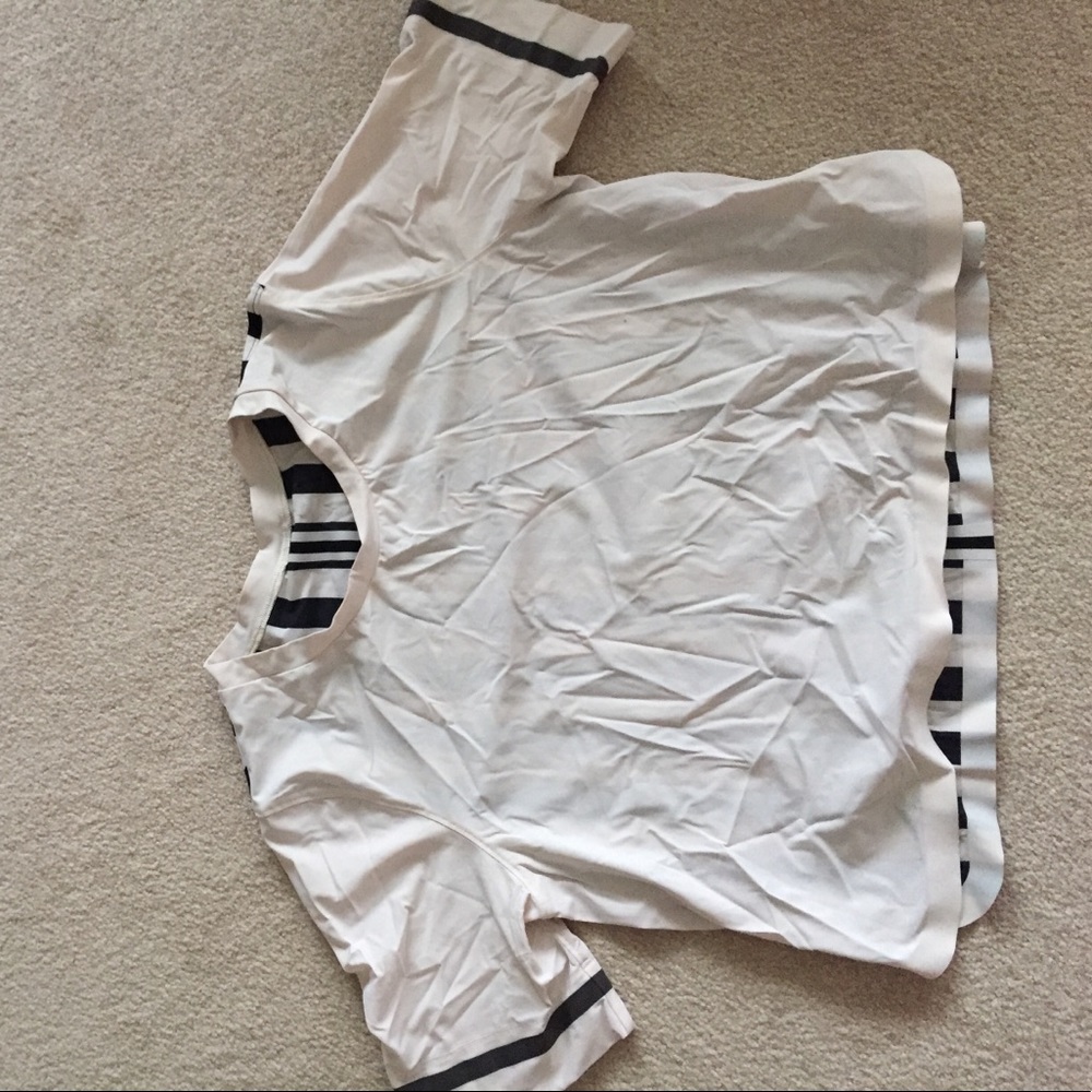 Lululemon slight crop top. Size 4/6.  EUC
